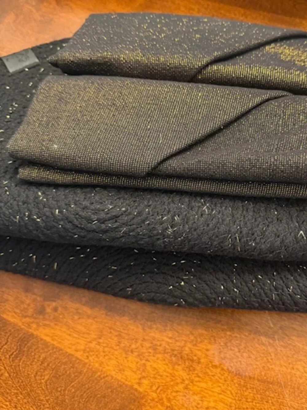 Thyme & Table Brand Table Decor Set- 8 Placemats, 8 Napkins, 1 Table Runner NWT